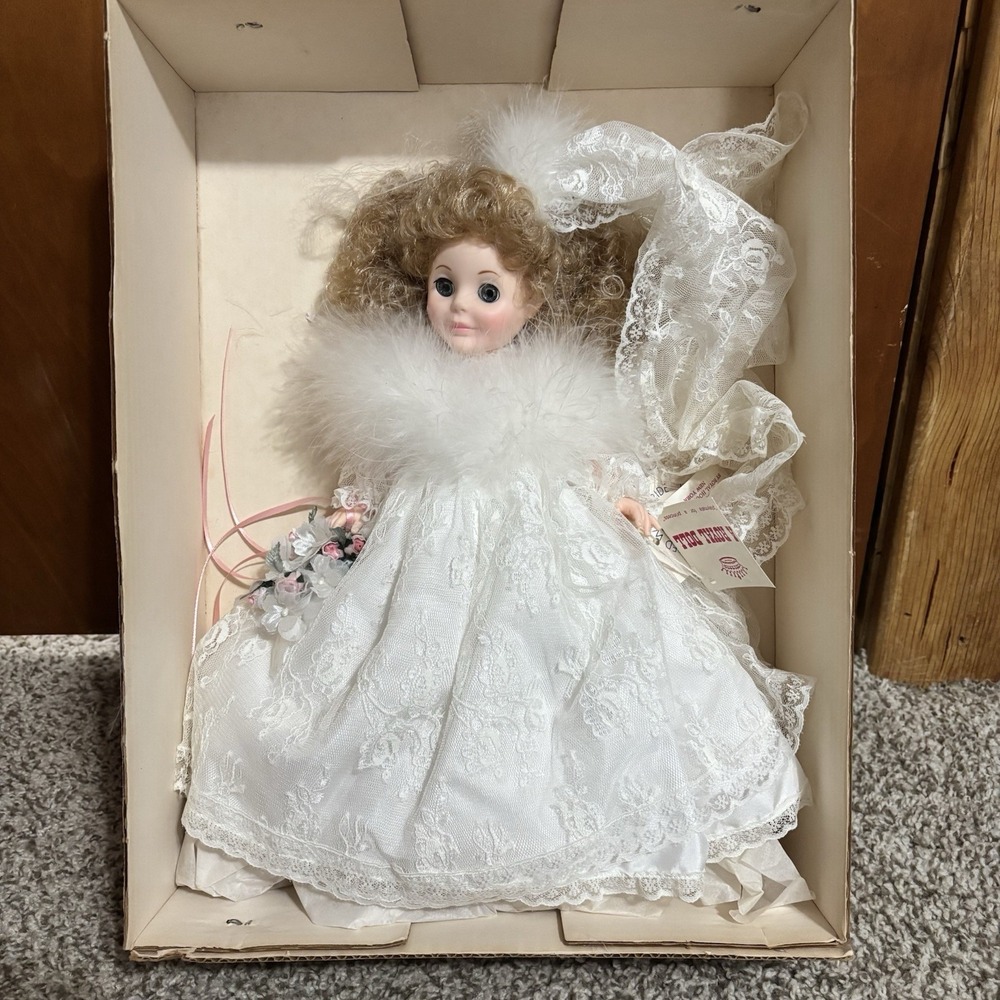 Vintage Royal House Of Dolls 14"‎ Vinyl Doll *NIB. Winter Bride R91-1233
